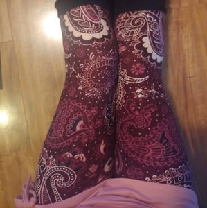 One Size Adult Paisley Burgandy Leggings